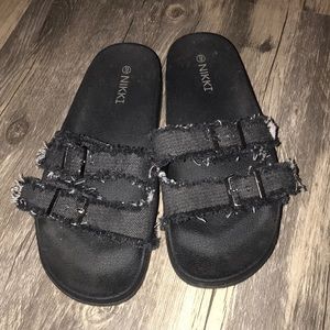Black sandals size 9